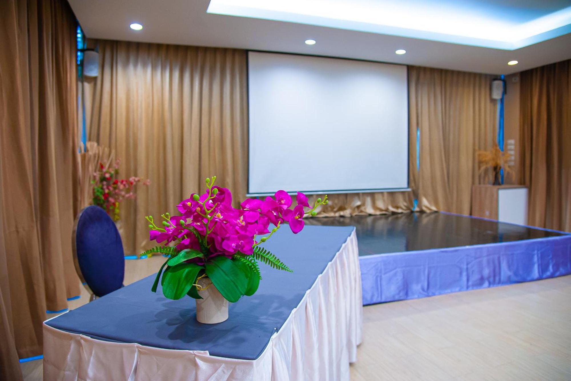 O2 Luxury Hotel Bang Phli Екстериор снимка