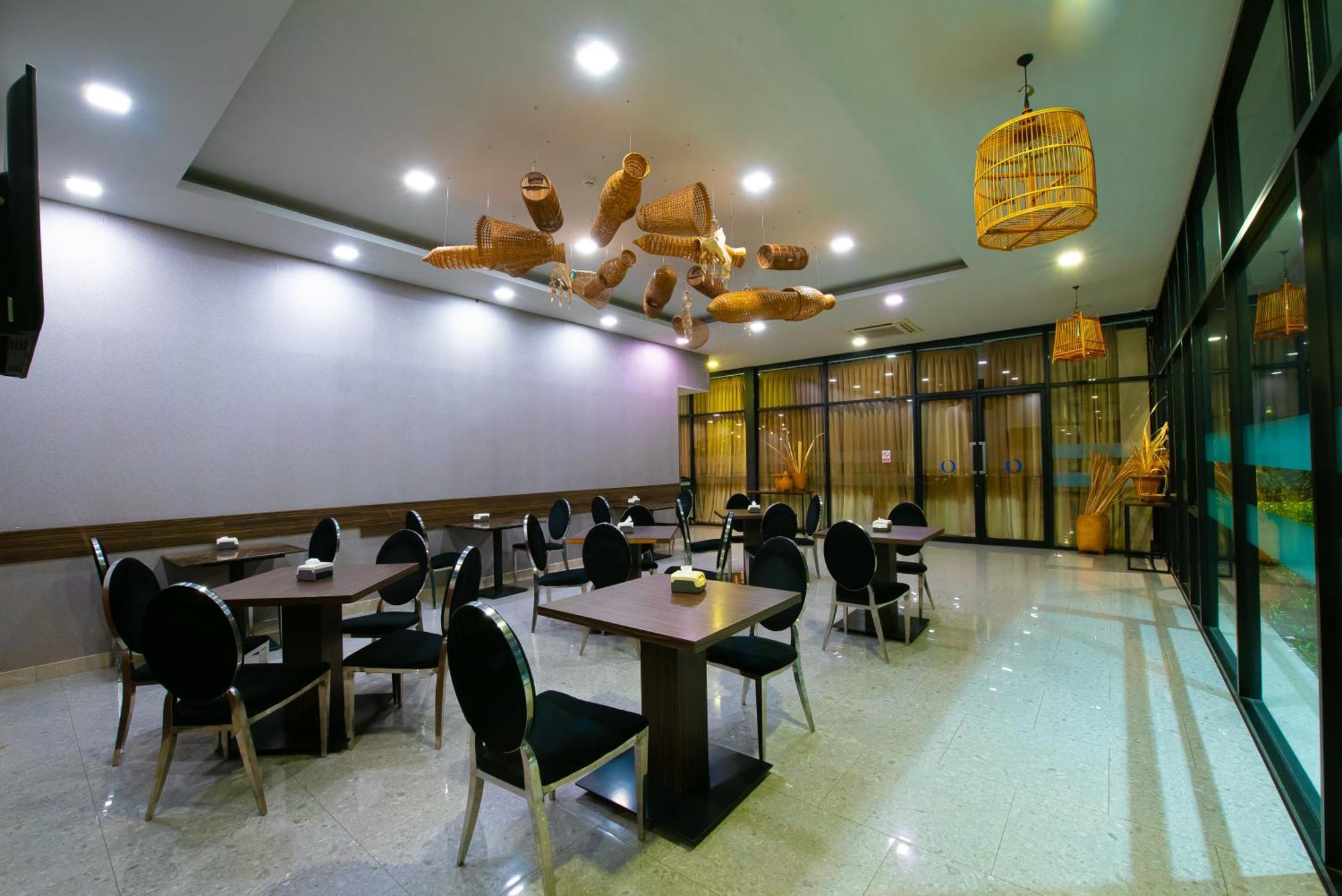 O2 Luxury Hotel Bang Phli Екстериор снимка